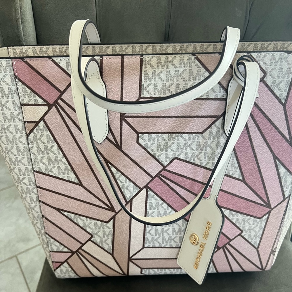 Beautiful Authentic Michael Kors Tote